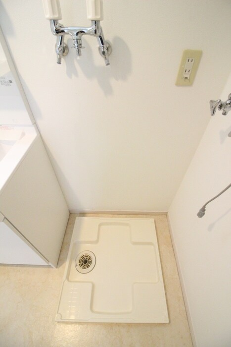 物件内観写真18　(洗濯機置場)