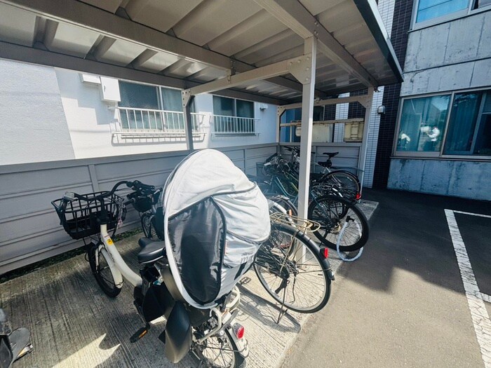 物件外観写真4　(駐輪場)