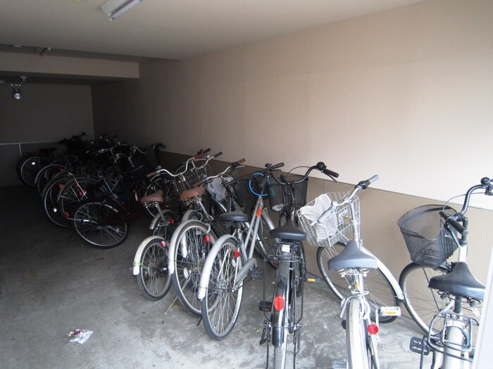 物件外観写真5　(駐輪場)