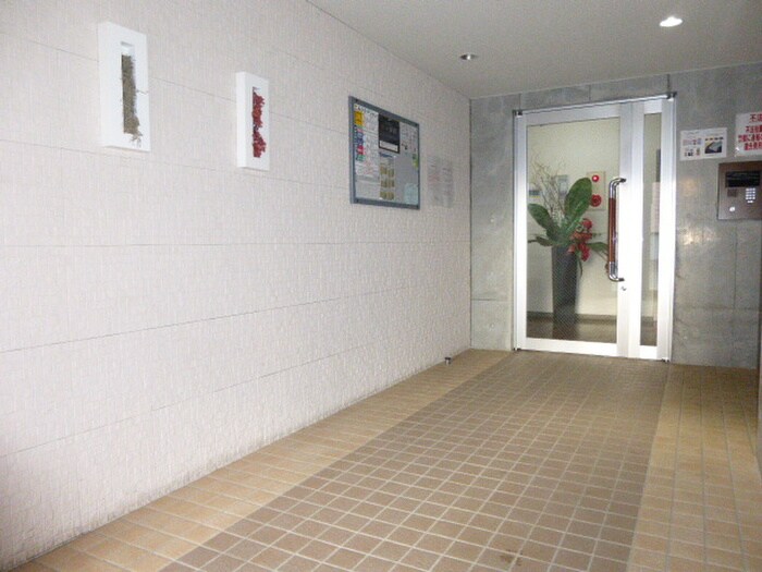 物件外観写真3　(エントランス部分)