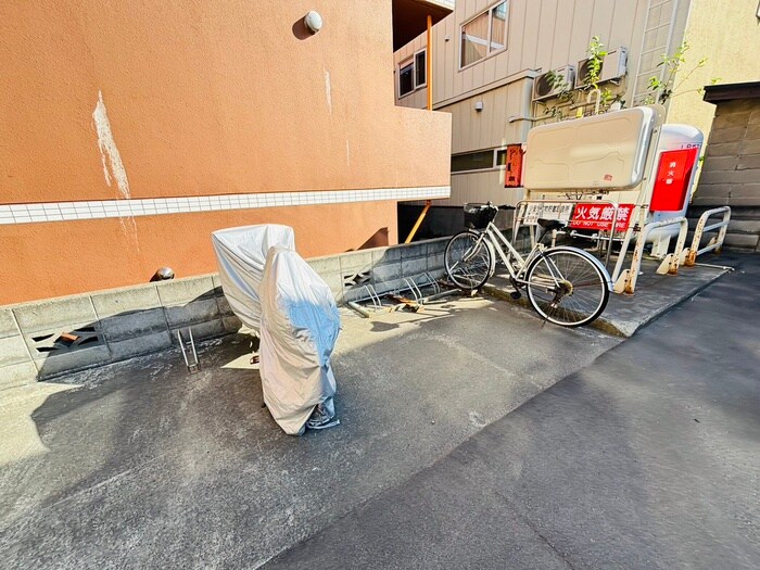 物件外観写真5　(駐輪場)