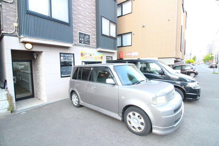 物件外観写真3　(駐車場)