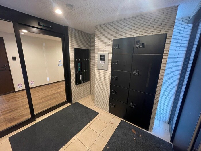 物件外観写真5　(エントランス部分)