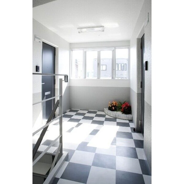 物件外観写真4　(エントランス部分)