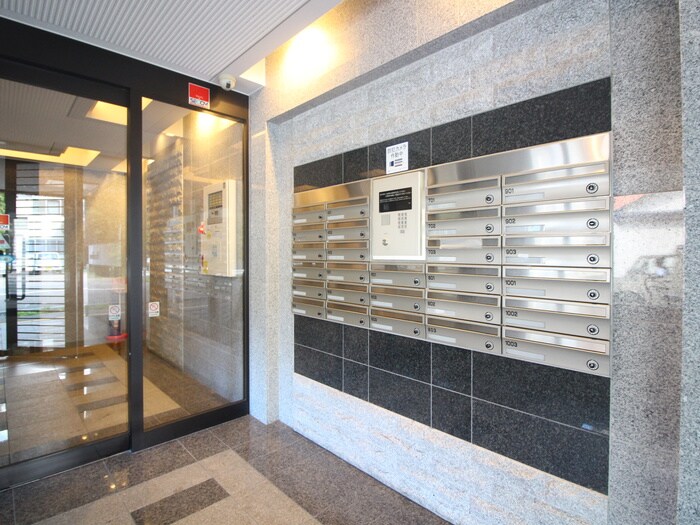 物件外観写真5　(エントランス部分)