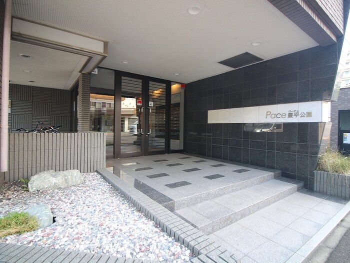 物件外観写真6　(エントランス部分)