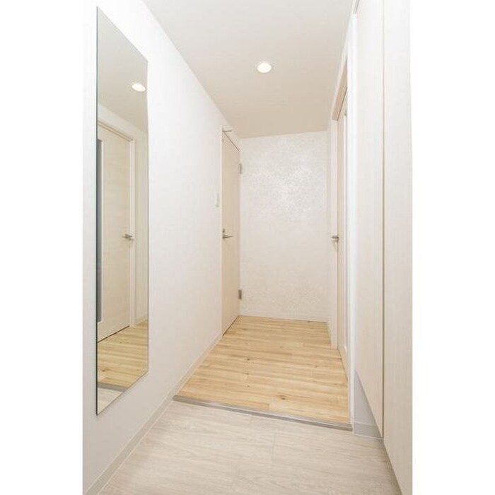 物件内観写真8　(玄関)