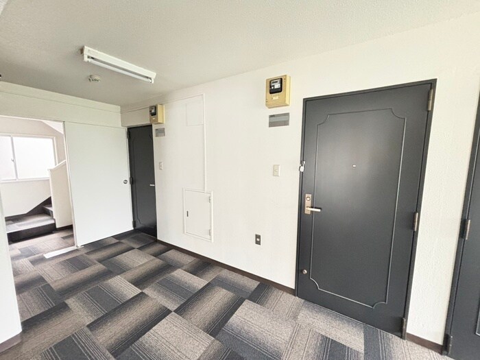 物件外観写真4　(エントランス部分)