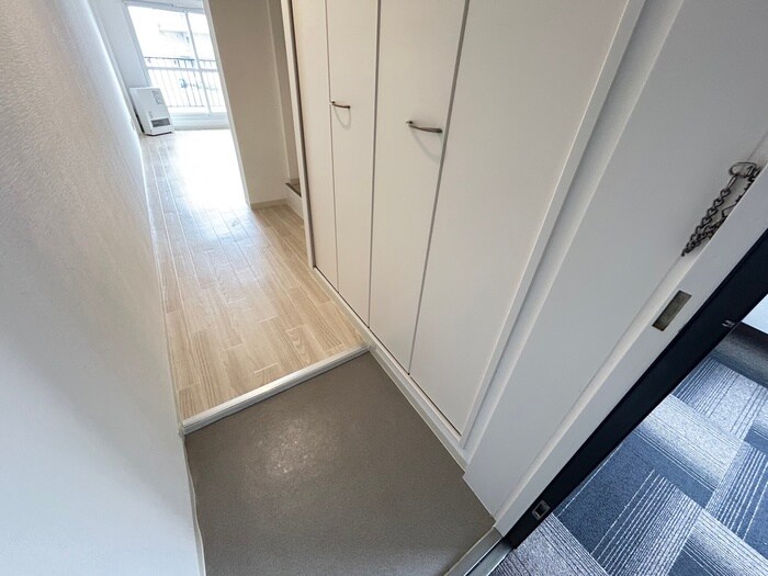 物件内観写真16　(玄関)