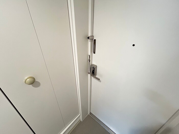 物件内観写真16　(玄関)