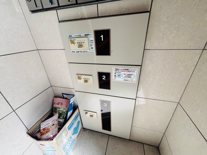 物件外観写真5　(エントランス部分)