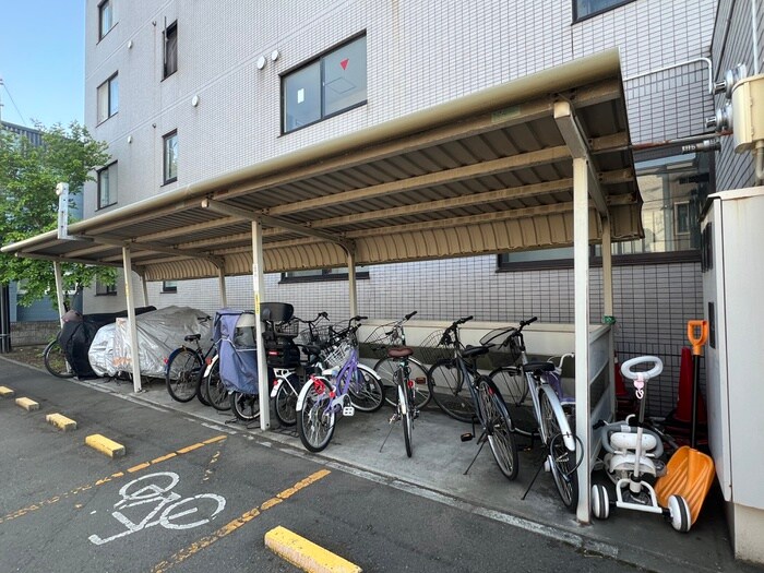物件外観写真5　(駐輪場)