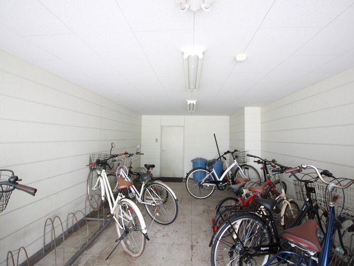 物件外観写真3　(駐輪場)