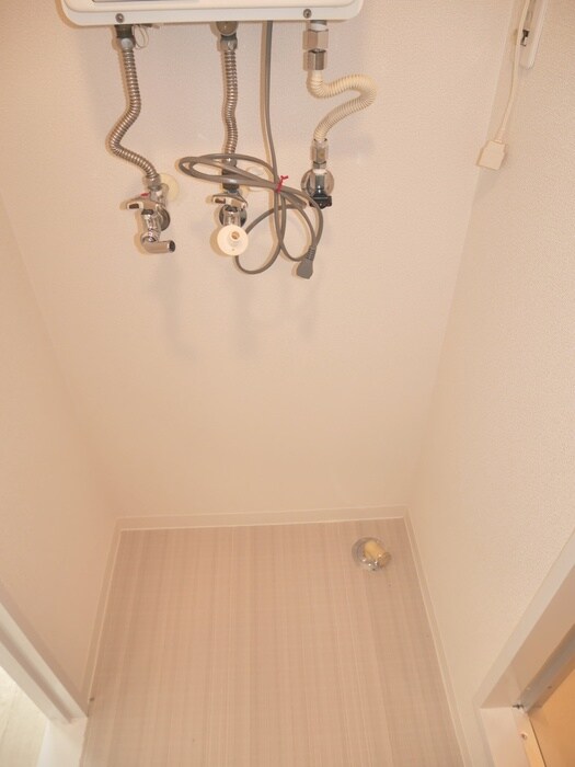 物件内観写真17　(洗濯機置場)