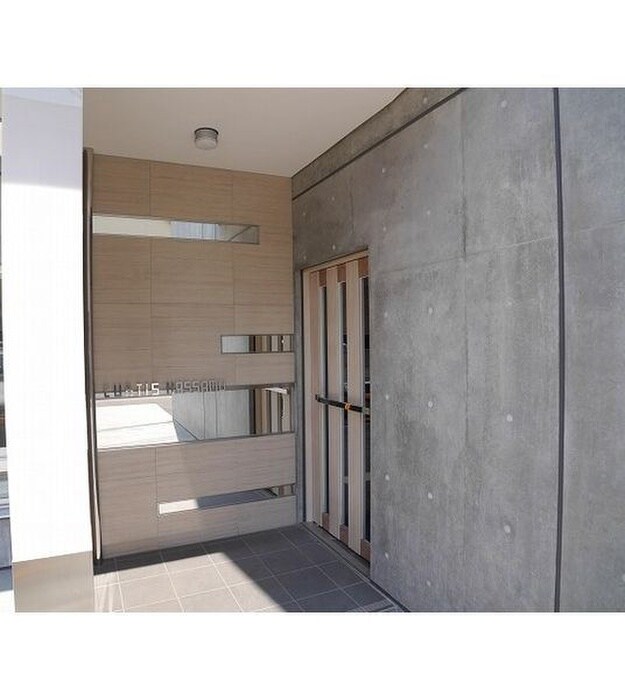 物件外観写真4　(エントランス部分)