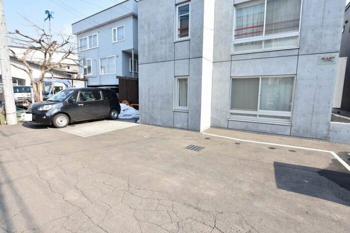 物件外観写真5　(駐車場)