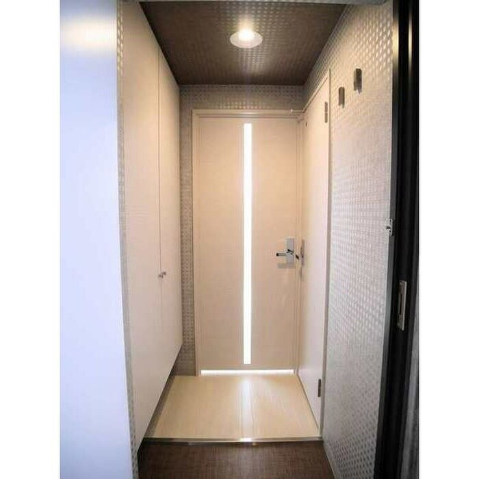 物件内観写真16　(玄関)