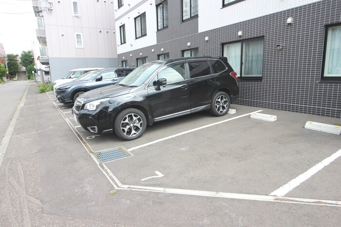 物件外観写真4　(駐車場)