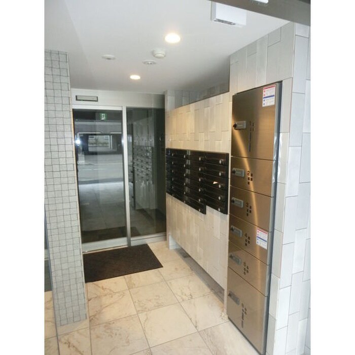 物件外観写真4　(エントランス部分)