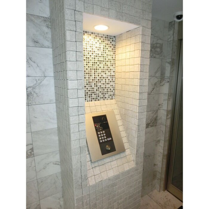 物件外観写真5　(エントランス部分)