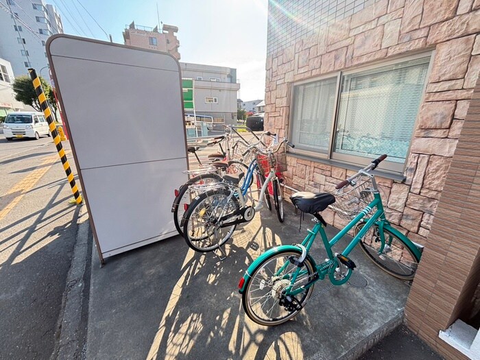 物件外観写真4　(駐輪場)
