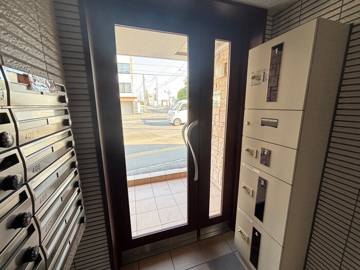 物件外観写真5　(エントランス部分)