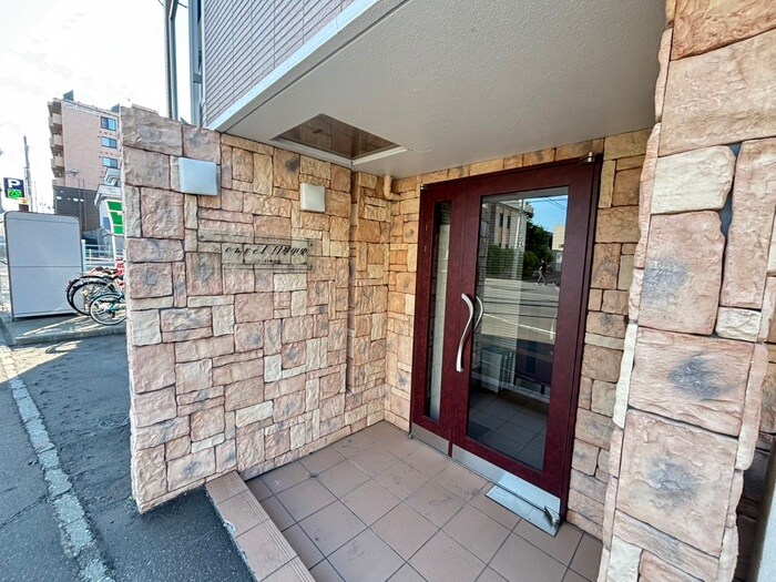 物件外観写真6　(エントランス部分)