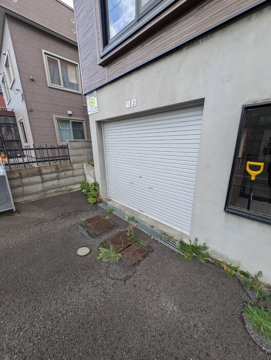 物件外観写真3　(駐車場)