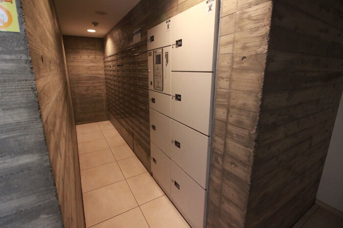 物件外観写真4　(エントランス部分)