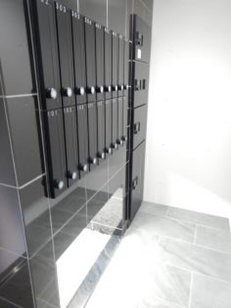 物件外観写真5　(エントランス部分)