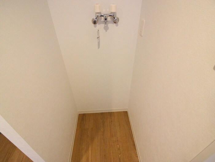 物件内観写真16　(洗濯機置場)