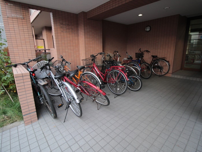 物件外観写真3　(駐輪場)