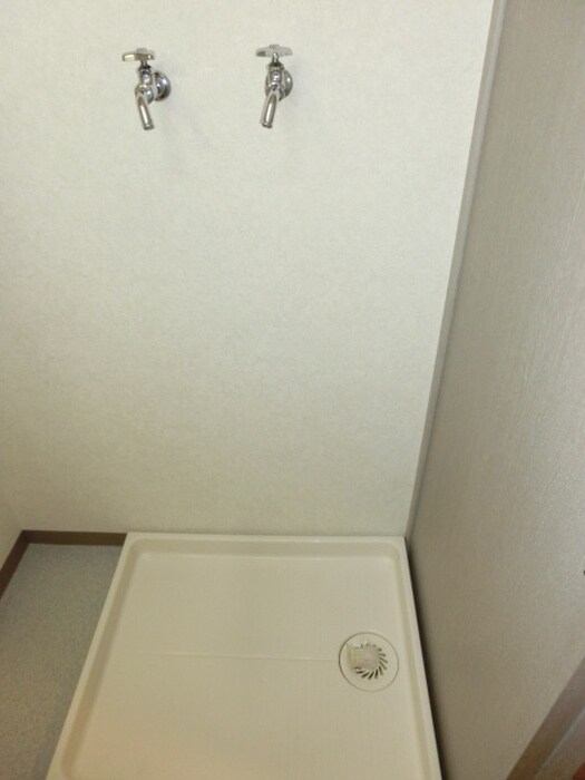 物件内観写真14　(洗濯機置場)