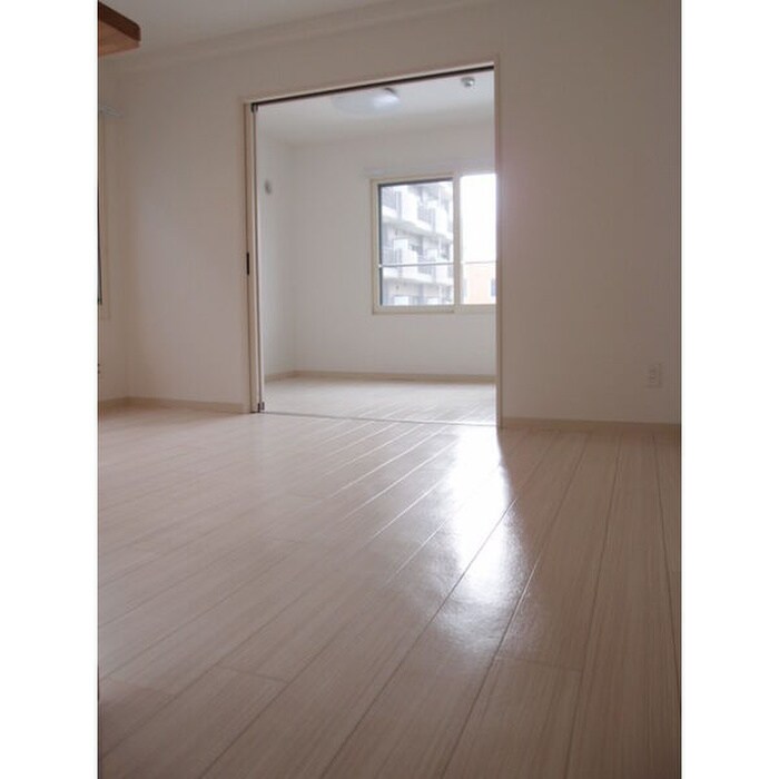 物件内観写真3　(居室)