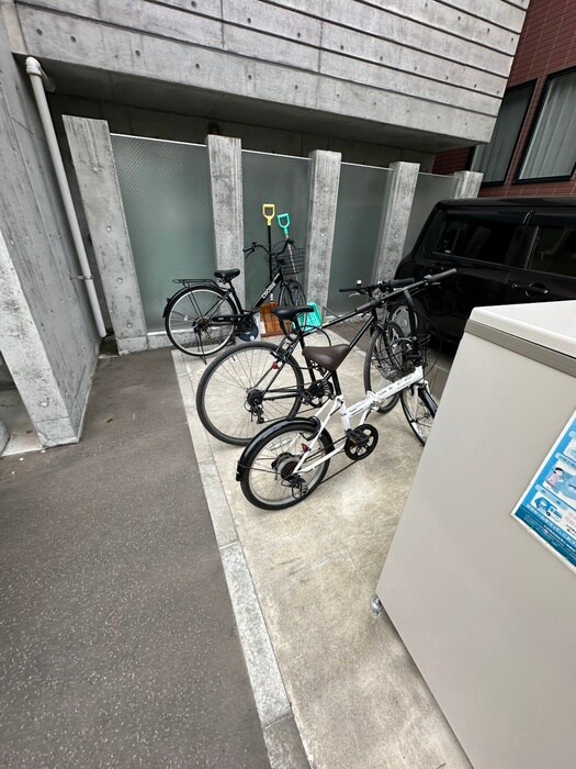 物件外観写真3　(駐輪場)