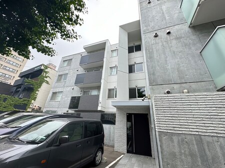 ブランシャール円山医大前外観写真