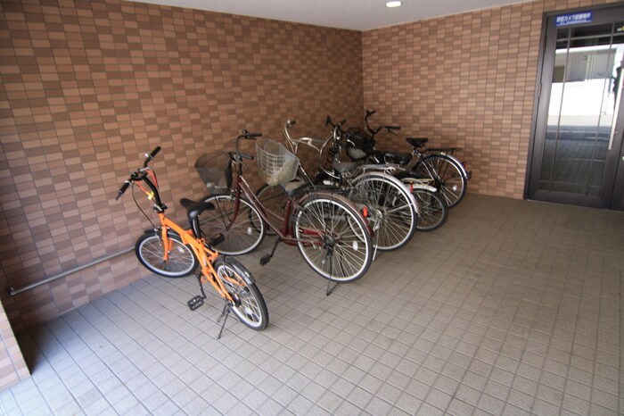 物件外観写真3　(駐輪場)