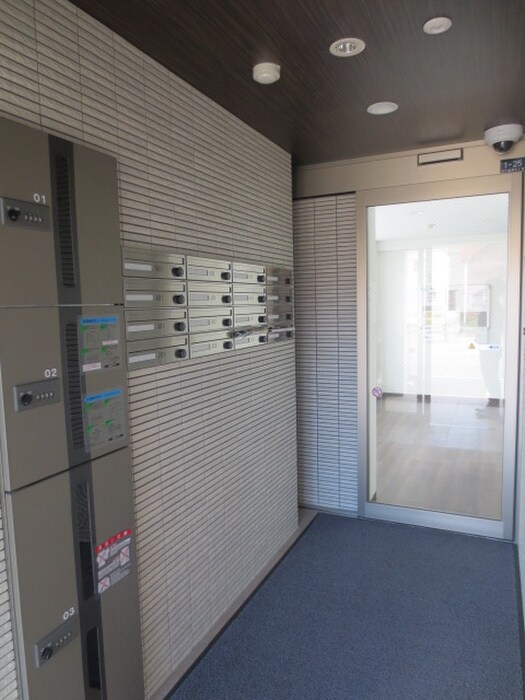 物件外観写真3　(エントランス部分)