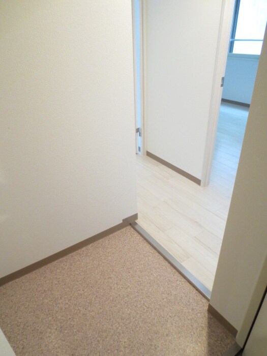 物件内観写真13　(玄関)