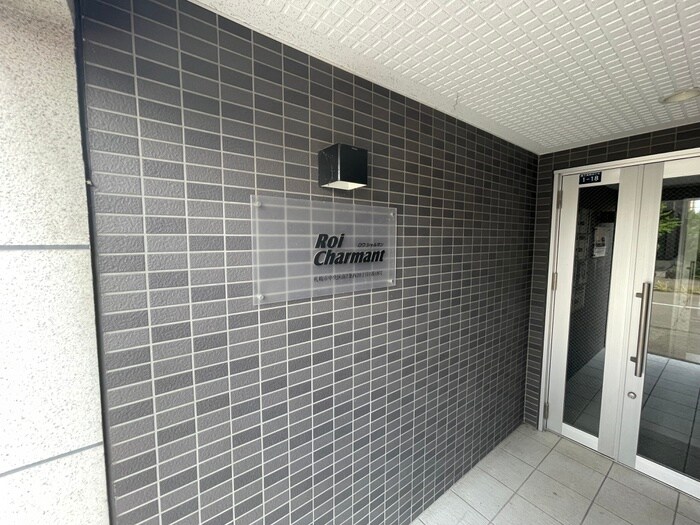 物件外観写真3　(エントランス部分)