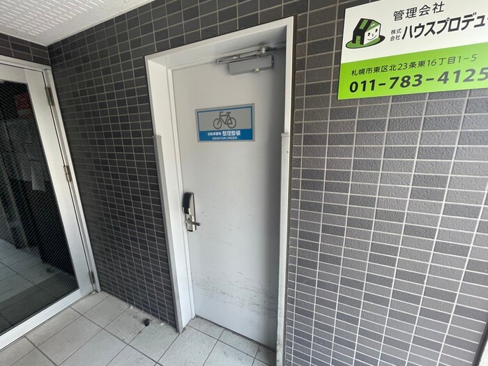 物件外観写真4　(駐輪場)