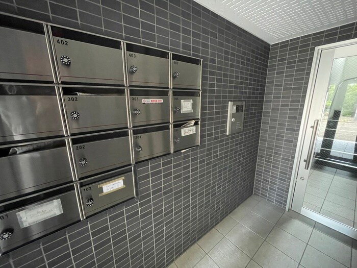 物件外観写真5　(エントランス部分)