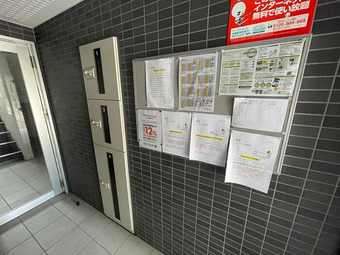 物件外観写真6　(エントランス部分)