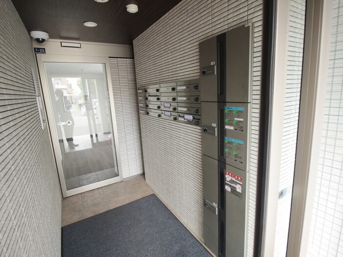 物件外観写真3　(エントランス部分)