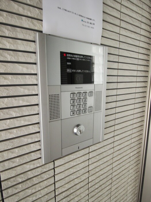 物件外観写真4　(エントランス部分)