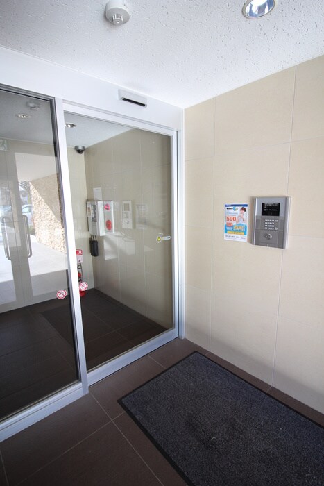物件外観写真5　(エントランス部分)