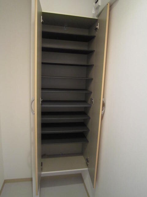 物件内観写真15　(靴箱)