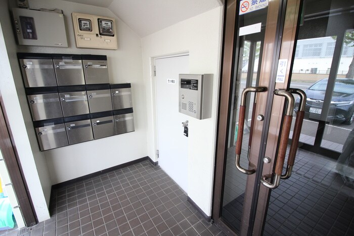 物件外観写真4　(エントランス部分)