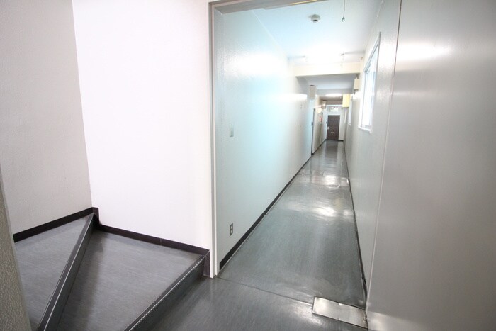 物件外観写真5　(エントランス部分)