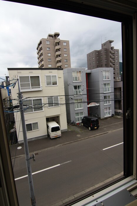 物件内観写真6　(室内からの展望)